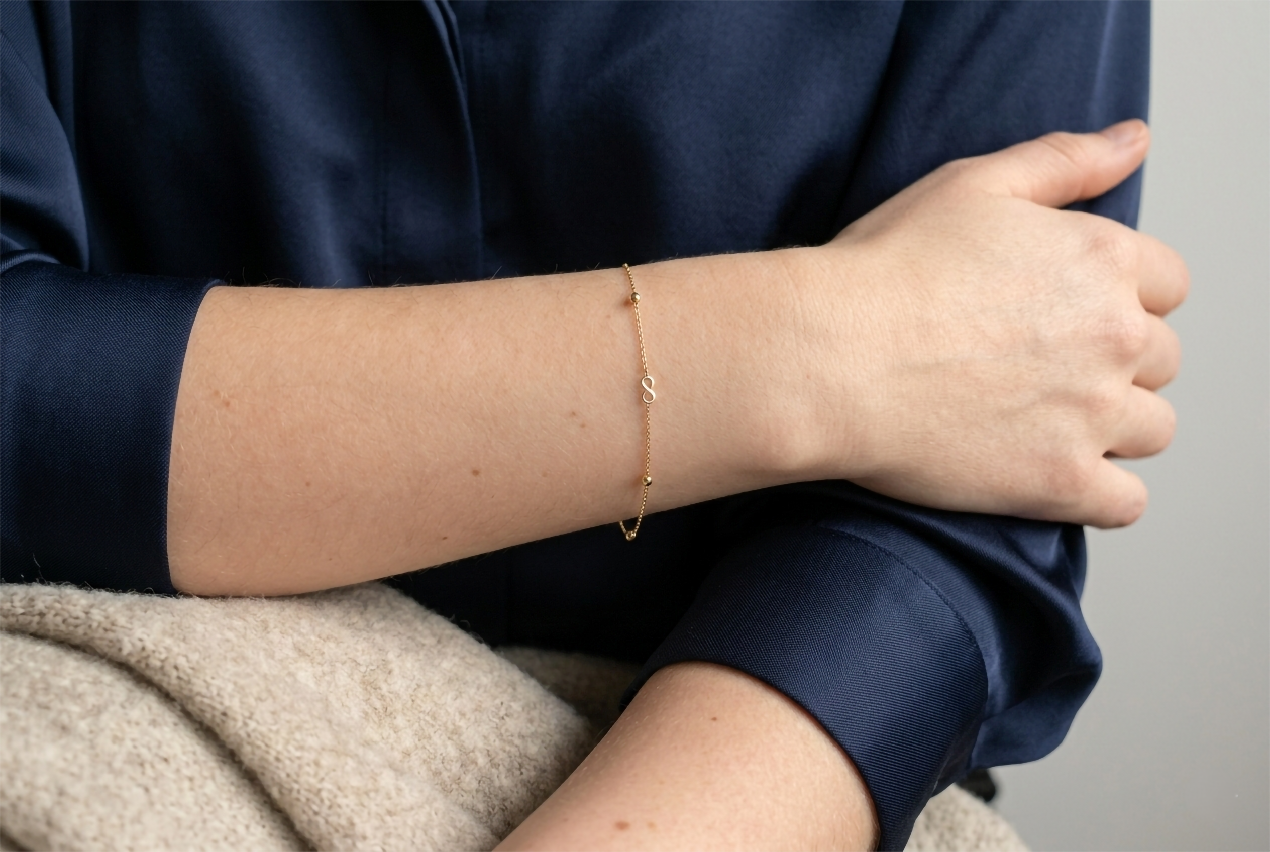 Gold bracelet infinity symbol and beads 18k