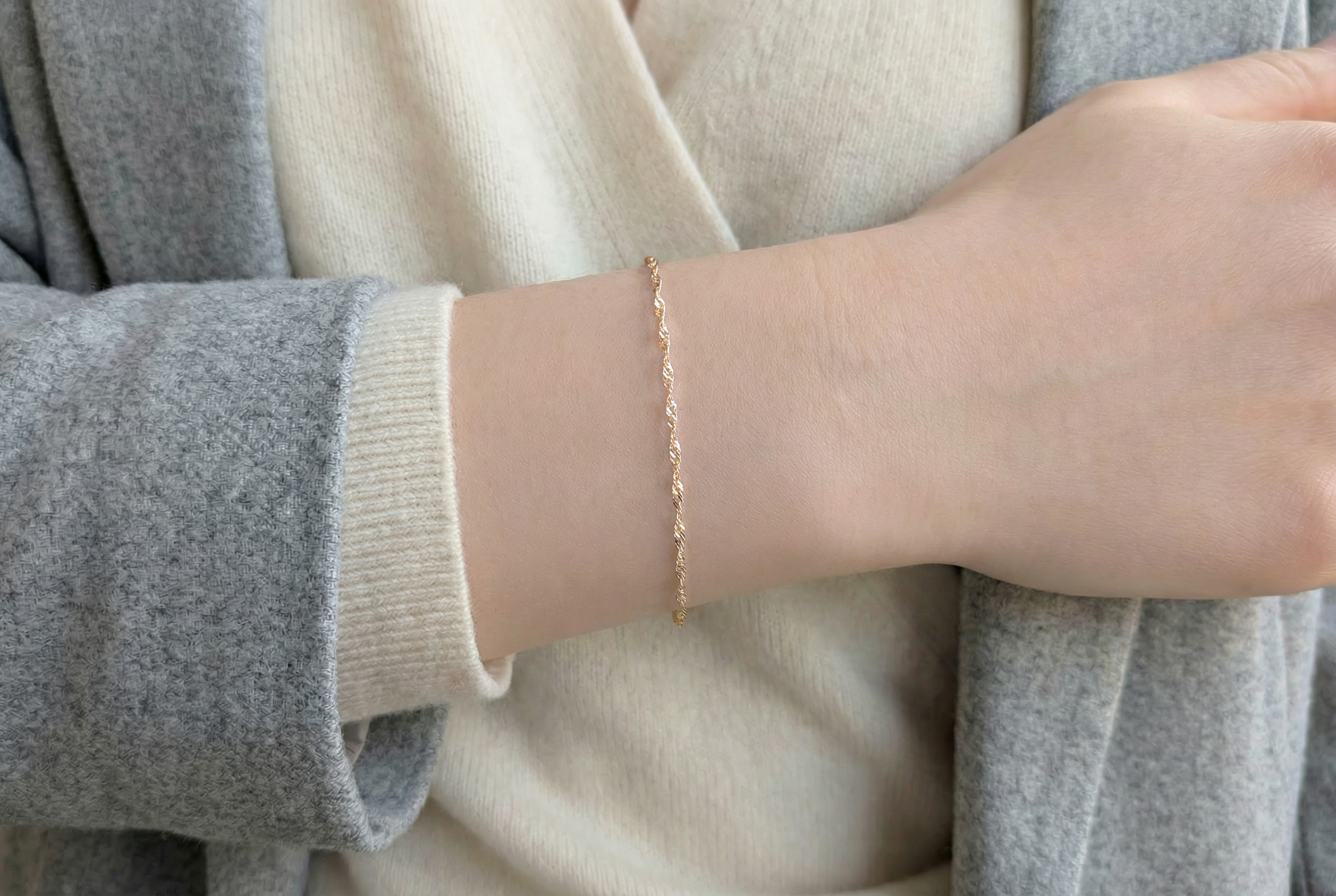 18K gold singapore chain bracelet on model, real gold women's jewelry