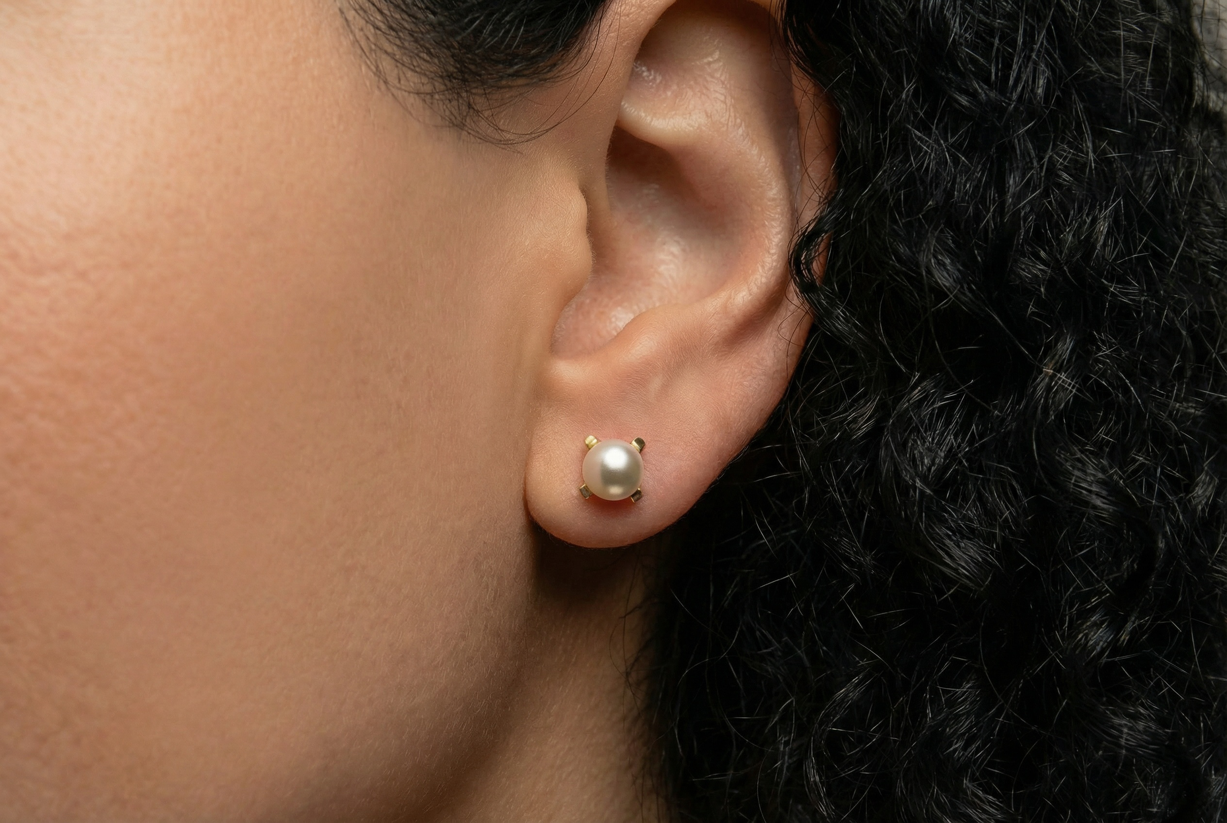 Gold earrings freshwater pearls prong setting 18k