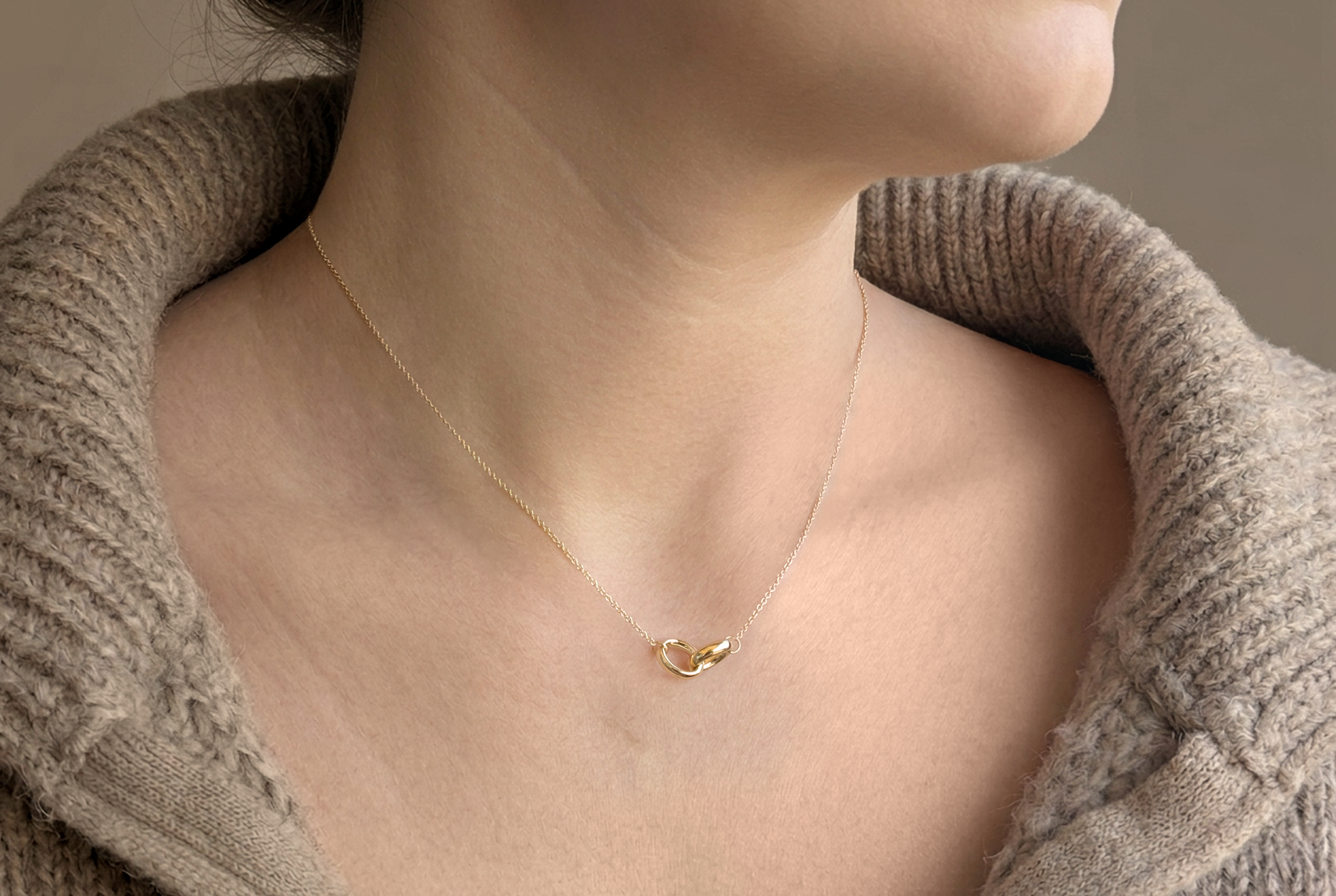 Gold necklace anchor interlocking rings 18k